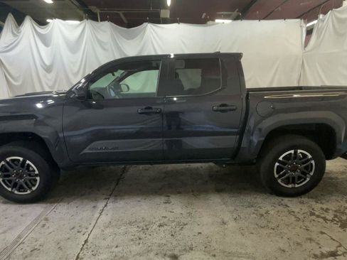 Used 2024 Toyota Tacoma TRD Sport AWD/4WD image 5