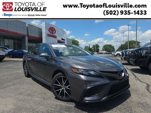 Certified 2024 Toyota Camry SE FWD image 1