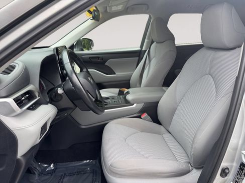 Used 2020 Toyota Highlander LE w/ Protection Package #3 AWD/4WD image 9