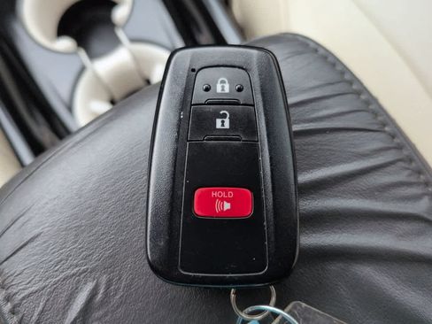 Used 2016 Toyota Prius Four w/ Advanced Technology Package FWD image 28