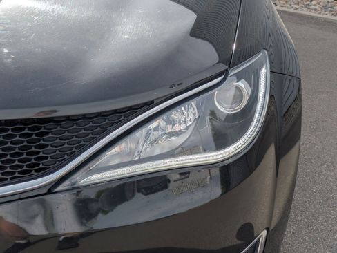 Used 2018 Chrysler Pacifica Limited FWD image 10