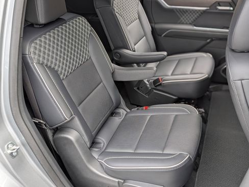 Used 2024 GMC Acadia Denali w/ Super Cruise Package image 23