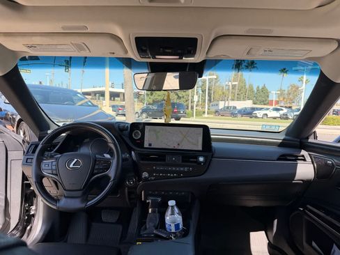 Used 2025 Lexus ES 300h w/ Accessory Package (Z1) FWD image 18