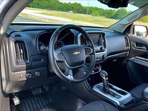 Used 2022 Chevrolet Colorado LT w/ Fleet Safety Package AWD/4WD image 18
