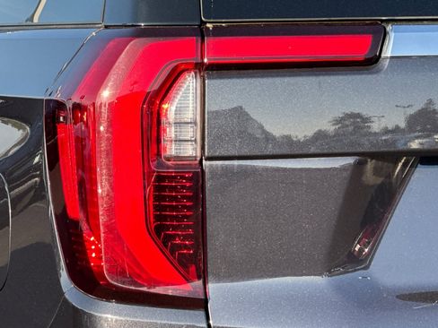 Used 2025 GMC Yukon Denali image 44