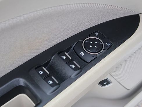 Used 2019 Ford Fusion SE FWD image 16