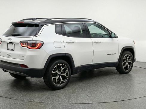 Used 2025 Jeep Compass Limited image 9