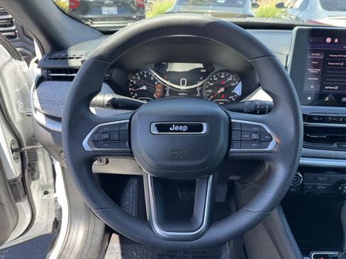 Used 2023 Jeep Compass Sport AWD/4WD image 15