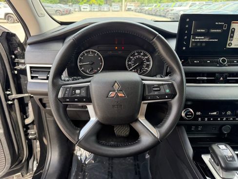 Used 2025 Mitsubishi Outlander SE AWD/4WD image 17