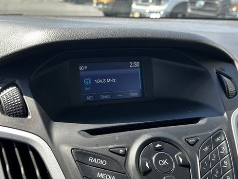Used 2014 Ford Focus SE w/ SE Sport Package FWD image 21
