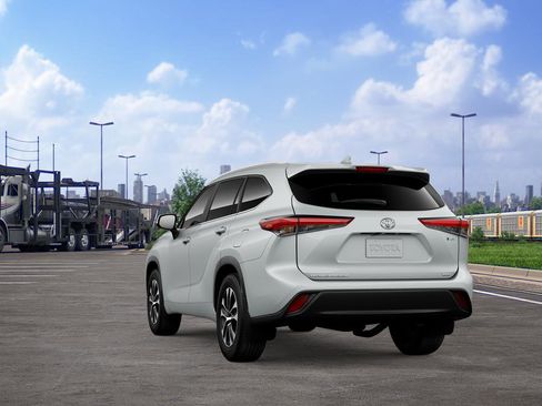 New 2026 Toyota Highlander XLE image 9