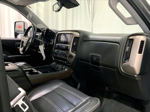 Used 2017 GMC Sierra 2500 Denali w/ Duramax Plus Package AWD/4WD image 28