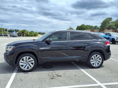 Used 2023 Volkswagen Atlas Cross Sport SE w/ Panoramic Sunroof Package FWD image 4