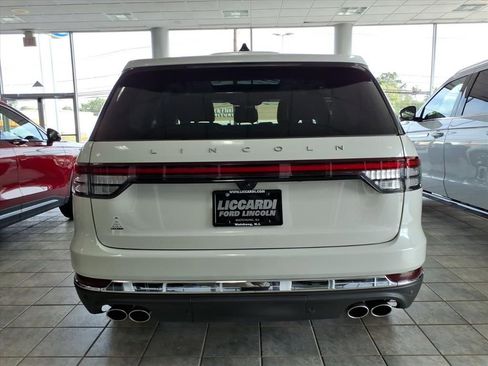 New 2025 Lincoln Aviator Reserve w/ Illumination Package AWD/4WD image 4