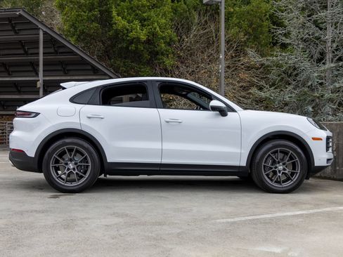 Certified 2026 Porsche Cayenne Coupe AWD/4WD image 12