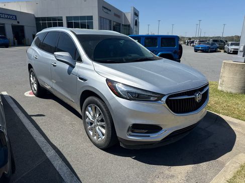 Used 2021 Buick Enclave Essence w/ Sound and Sites Package image 2