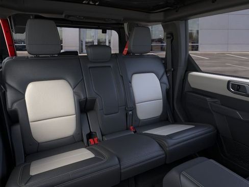 New 2026 Ford Bronco Outer Banks w/ Sasquatch Package AWD/4WD image 11