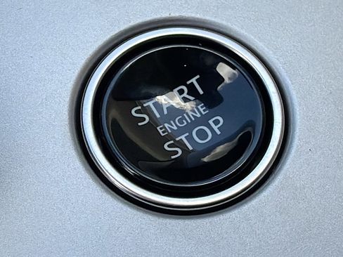 New 2026 Land Rover Range Rover Long Wheelbase SE image 37