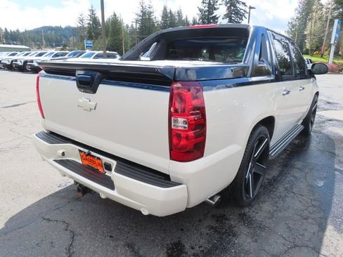 Used 2008 Chevrolet Avalanche LT AWD/4WD image 9