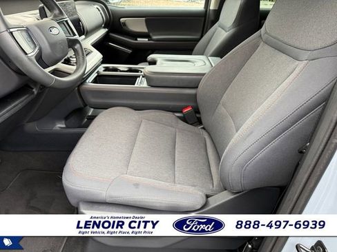 Used 2025 Ford Expedition Active image 10