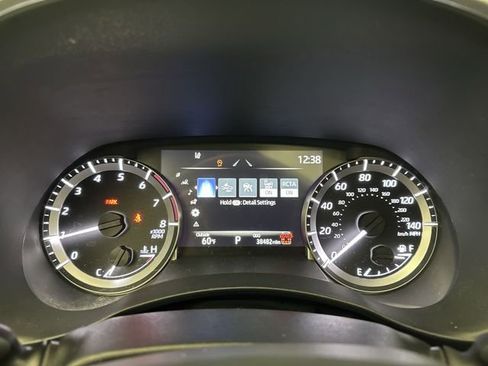 Used 2024 Toyota Highlander XLE AWD/4WD image 13