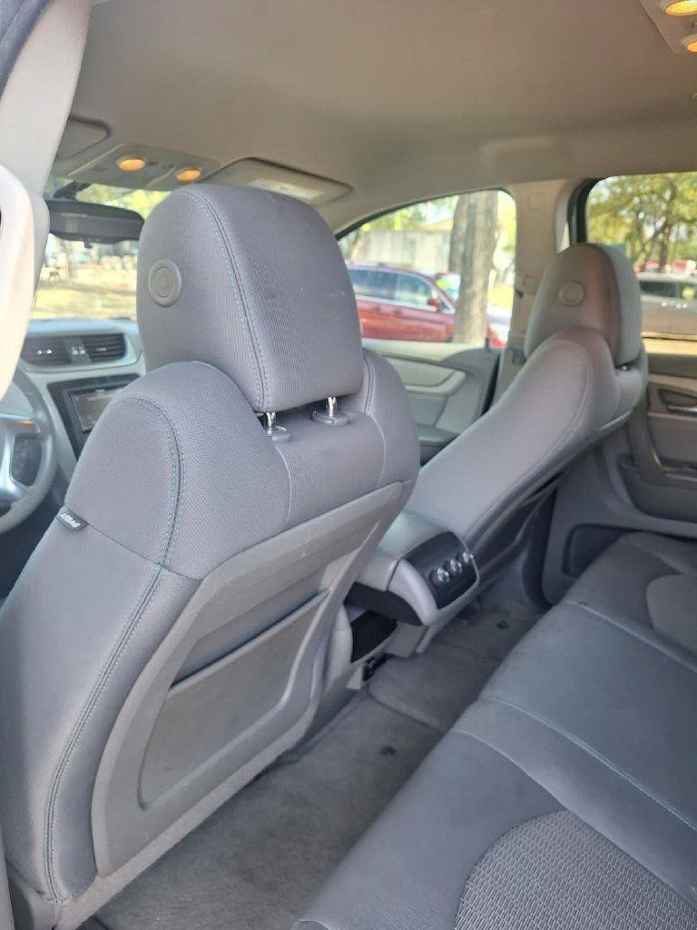 Used 2015 Chevrolet Traverse LT FWD image 3