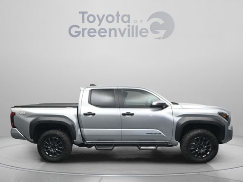 Used 2025 Toyota Tacoma TRD Off-Road AWD/4WD image 16
