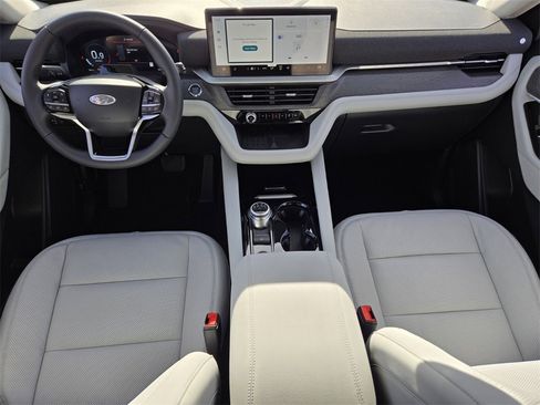 New 2025 Ford Explorer Platinum w/ LUX Leather Package image 15