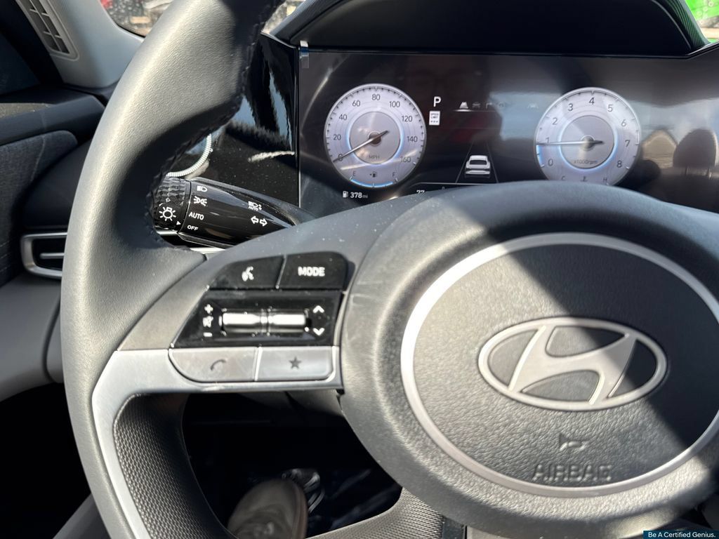 Certified 2026 Hyundai Elantra Limited FWD image 38
