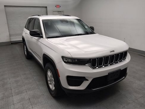 Used 2023 Jeep Grand Cherokee Laredo AWD/4WD image 13