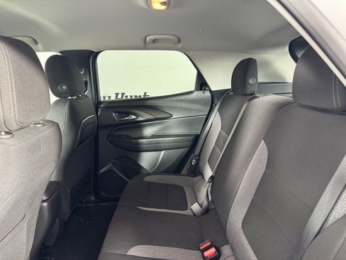 Used 2025 Chevrolet TrailBlazer LT AWD/4WD image 30