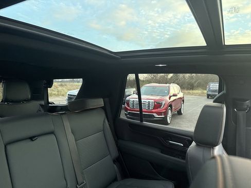 Used 2025 GMC Yukon AT4 image 14
