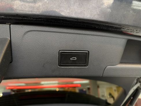 Used 2020 Volkswagen Atlas Cross Sport SEL R-Line image 31