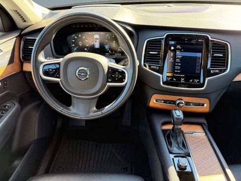 Certified 2022 Volvo XC90 T6 Momentum w/ Advanced Package image 25