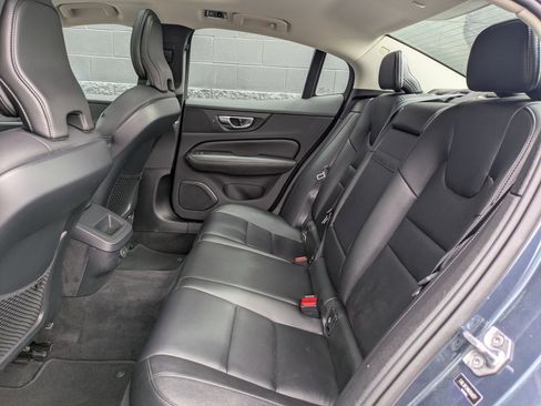 Used 2022 Volvo S60 B5 Momentum FWD image 23