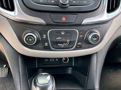 Used 2020 Chevrolet Equinox LS FWD image 32