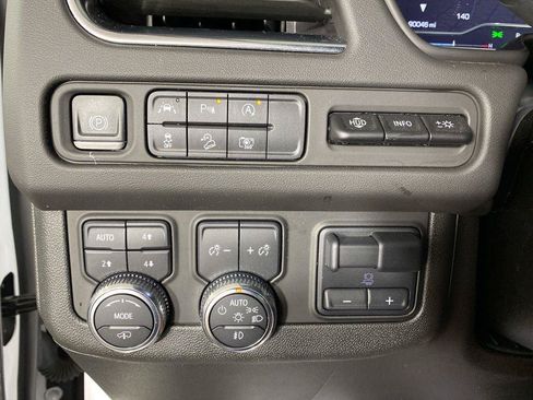 Used 2023 GMC Yukon XL AT4 w/ AT4 Premium Plus Package AWD/4WD image 13