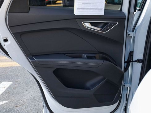 Used 2025 Audi Q4 e-tron Premium image 13