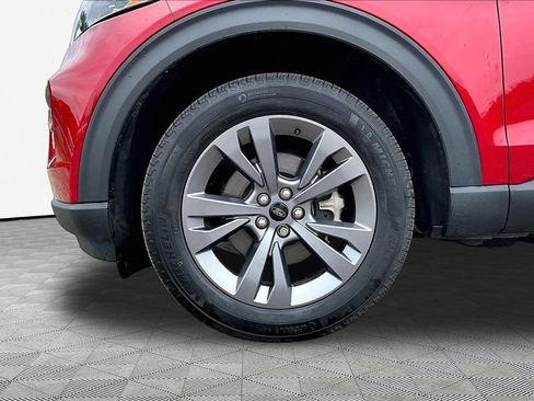 Certified 2024 Ford Explorer XLT w/ Equipment Group 202A AWD/4WD image 9