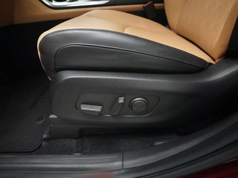 Used 2024 Kia Carnival EX FWD image 30
