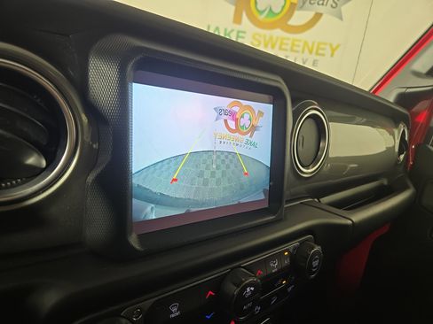 Used 2020 Jeep Wrangler Unlimited Sahara image 21