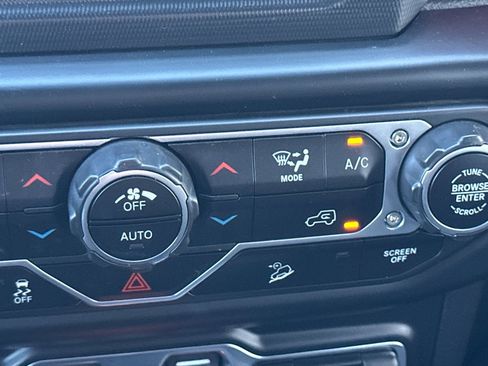 Used 2021 Jeep Wrangler Unlimited Rubicon image 31