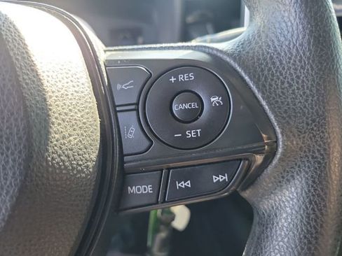 Used 2021 Toyota Corolla LE image 31