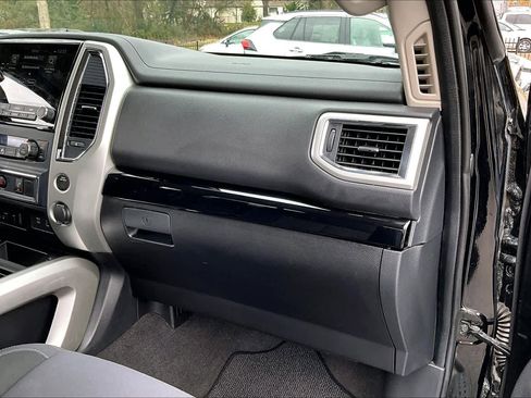 Used 2021 Nissan Titan SV w/ SV Convenience Package image 17