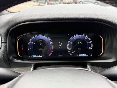 Used 2024 Jeep Wagoneer L Series II image 37