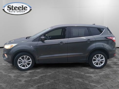 Used 2017 Ford Escape SE image 2