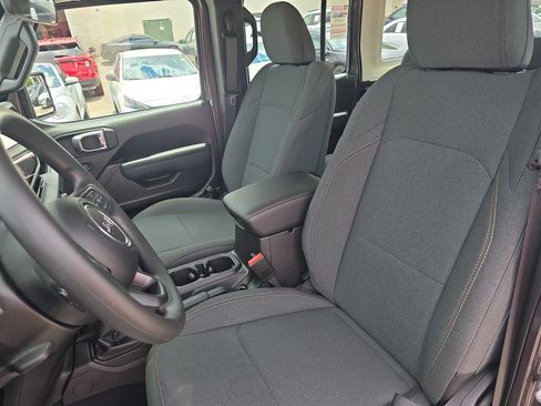 Used 2026 Jeep Wrangler Unlimited Sport AWD/4WD image 17
