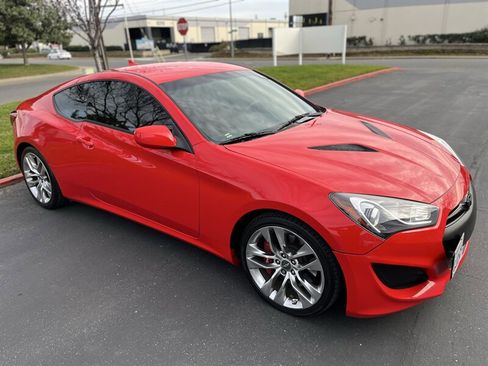 Used 2013 Hyundai Genesis 2.0T image 2