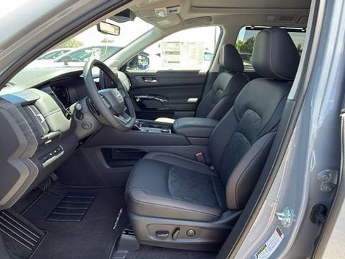 New 2026 Nissan Pathfinder Platinum AWD/4WD image 32