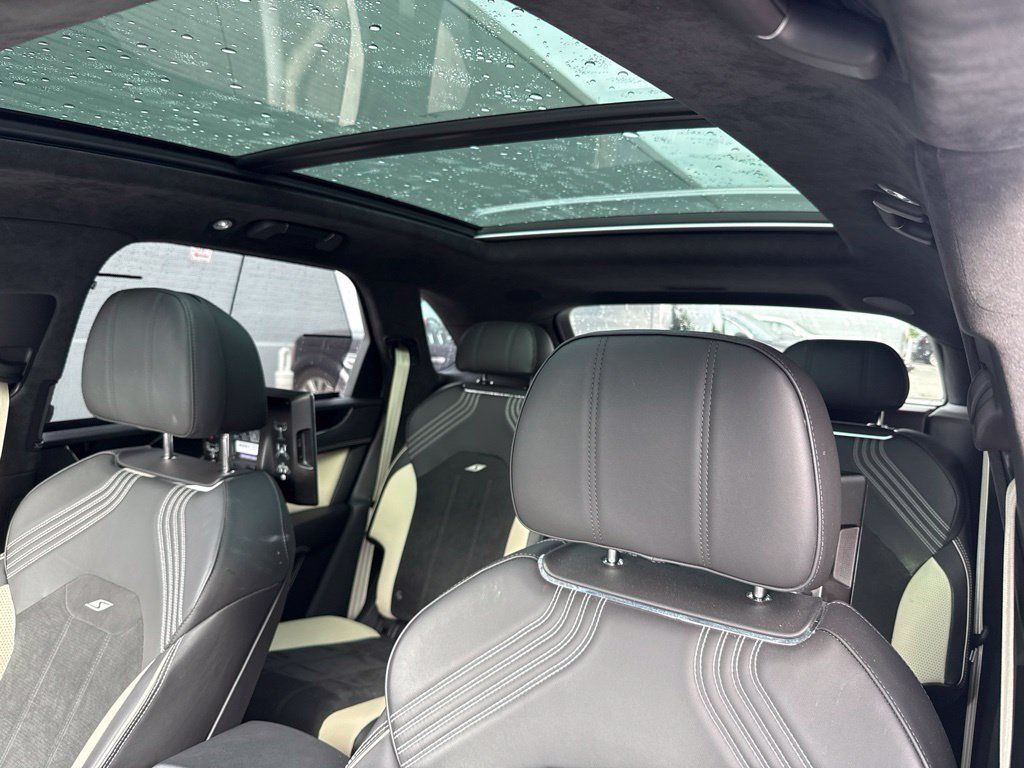 Used 2022 Bentley Bentayga AWD/4WD image 13